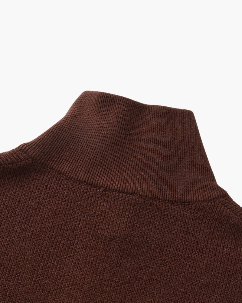 Raffinierter Strickpullover mit halbem Reißverschluss