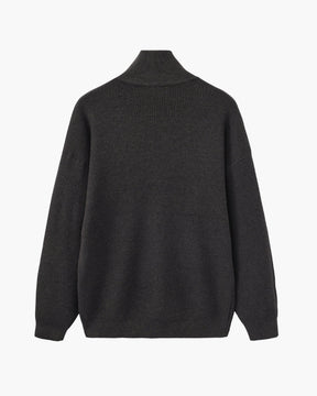 Raffinierter Strickpullover mit halbem Reißverschluss