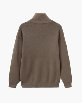 Raffinierter Strickpullover mit halbem Reißverschluss