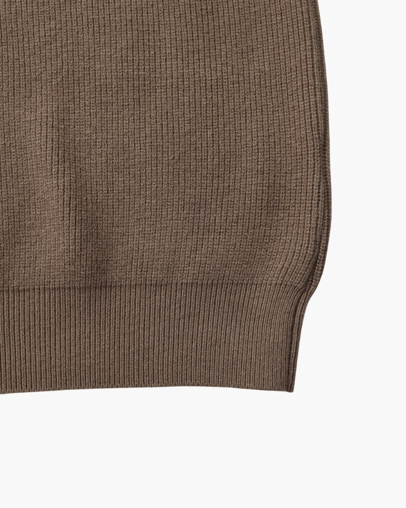 Raffinierter Strickpullover mit halbem Reißverschluss