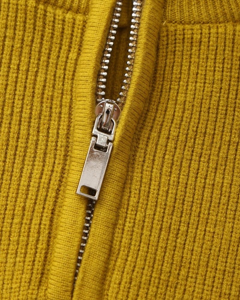 Raffinierter Strickpullover mit halbem Reißverschluss